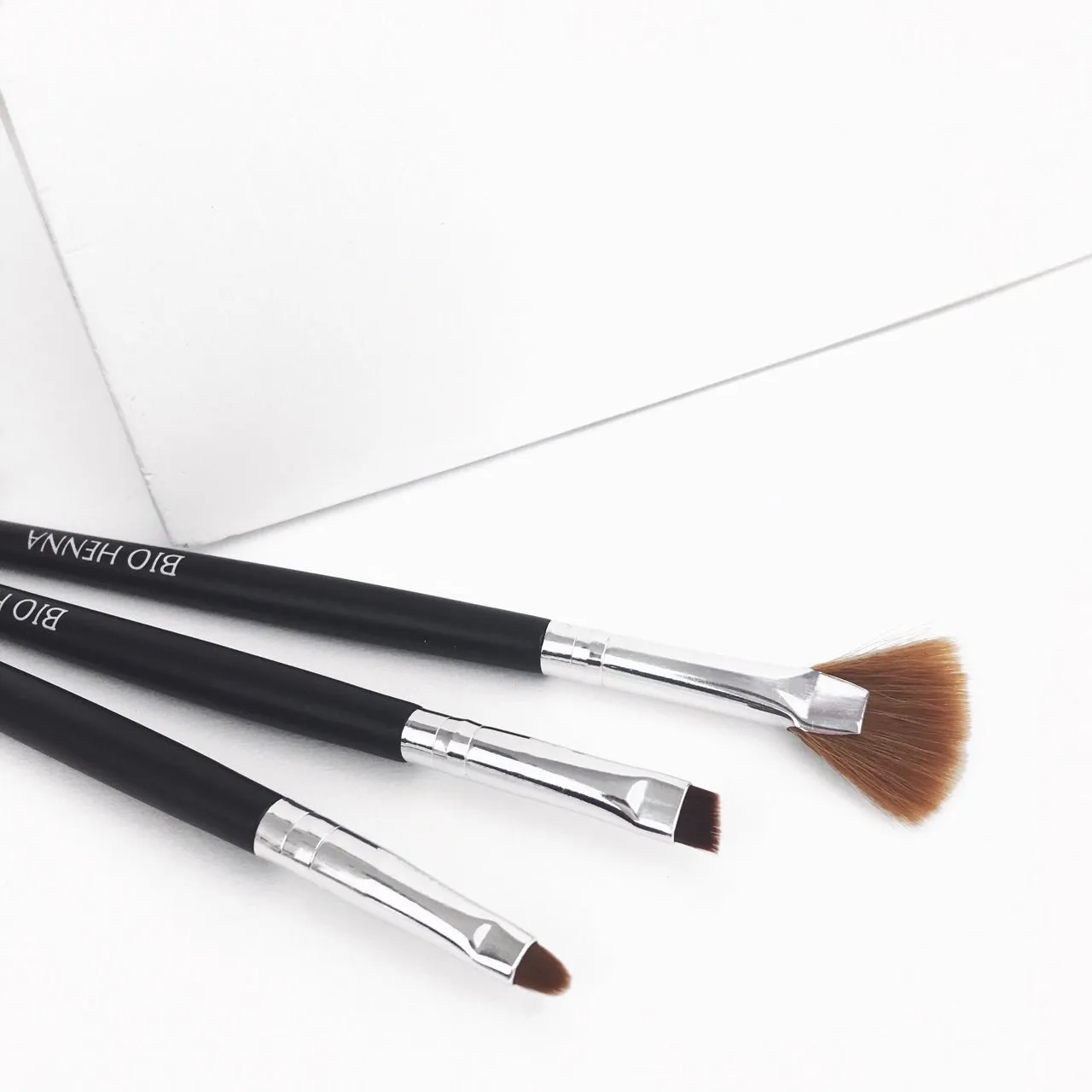 BioHenna eyebrow brush, 02