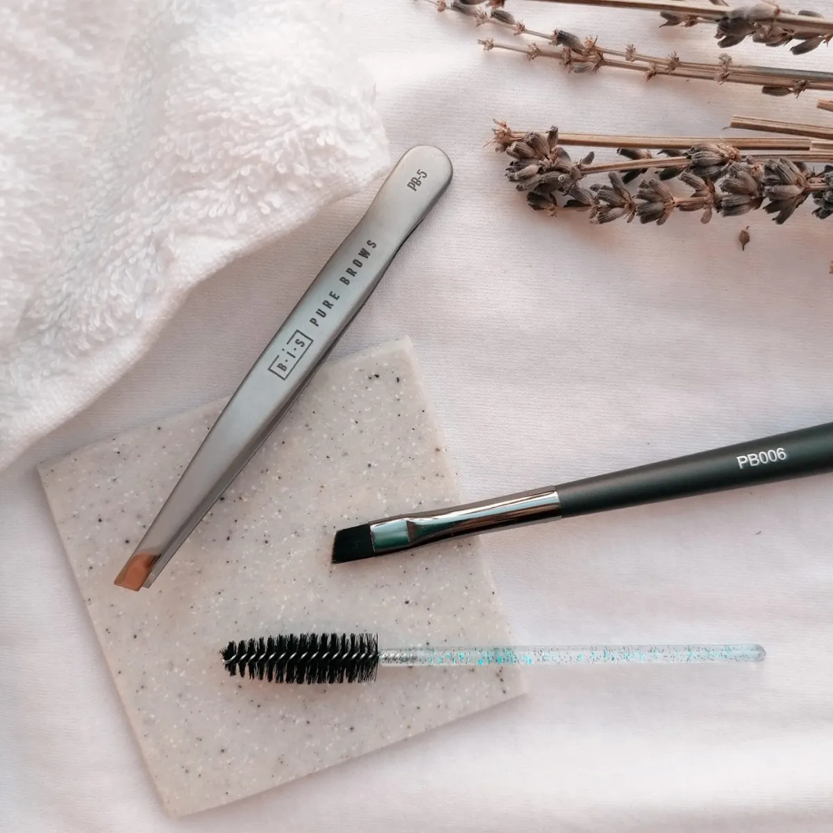 BIS Pure Brows brush SHARP & ANGLED, PB006
