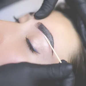 BIS Pure Brows lint free brush applicators