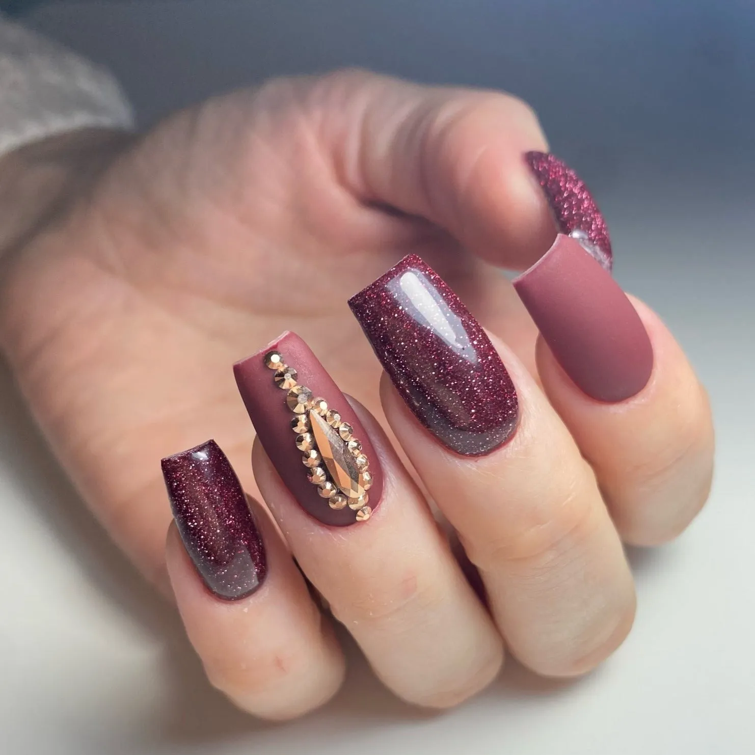 BIS Pure Nails FLASHING LIGHTS gel polish 15 ml, Bordeaux 113