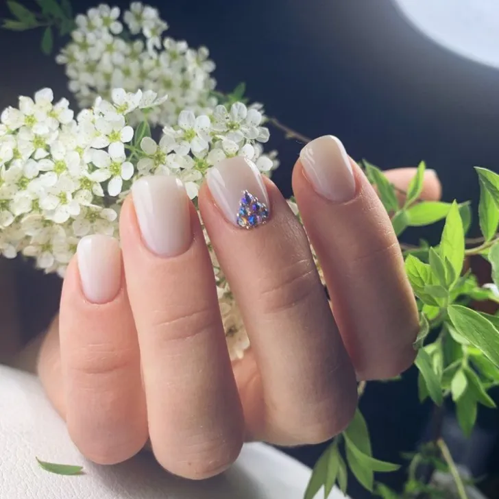 BIS Pure Nails UV/LED gel nail polish 7.5 ml, MILKY WHITE BB