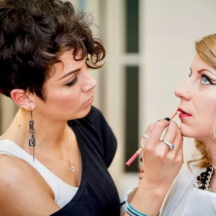 Eva Strautmale's make-up masterclass with practice