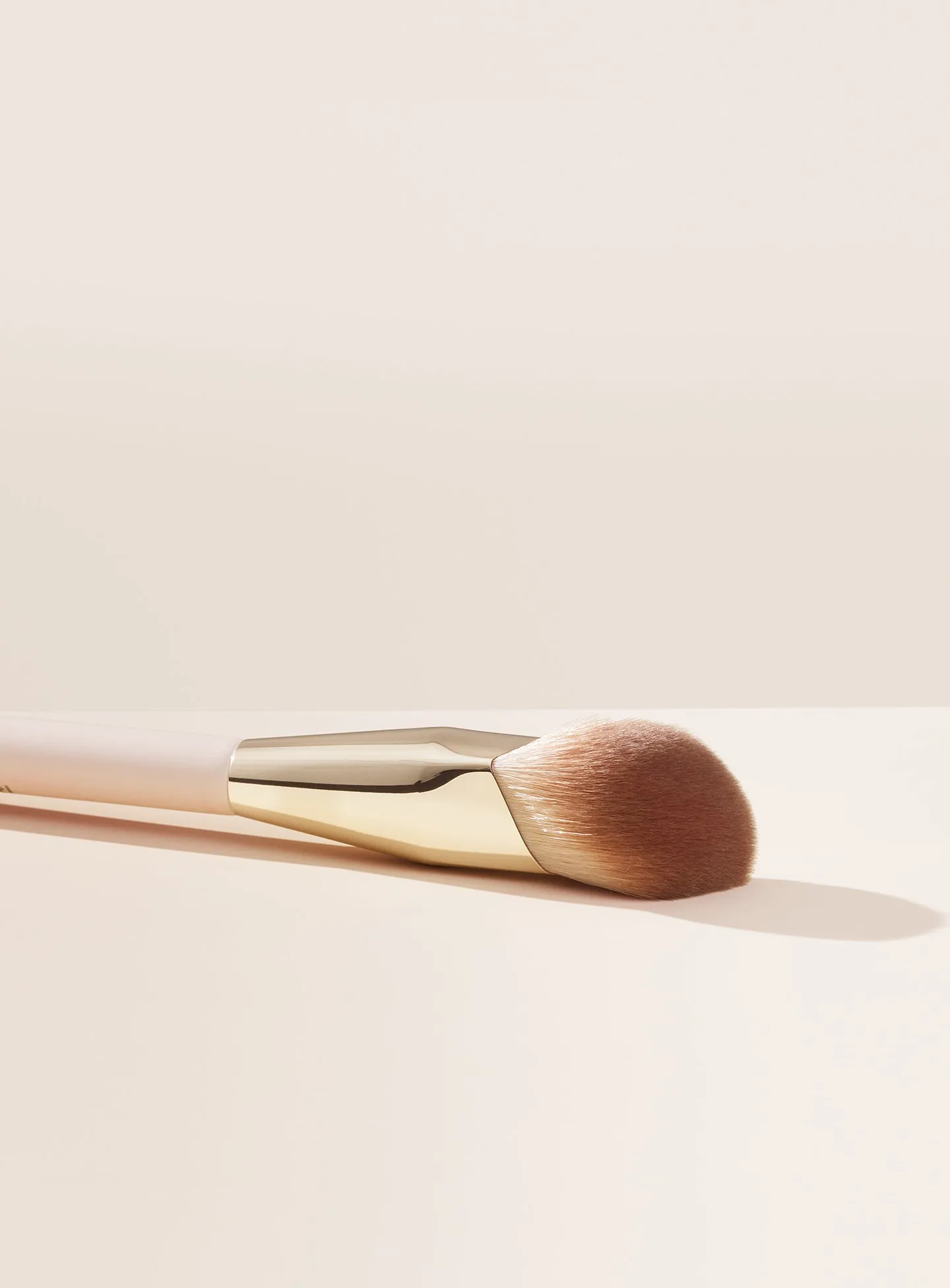 Liquid Touch Foundation Brush Rare Beauty