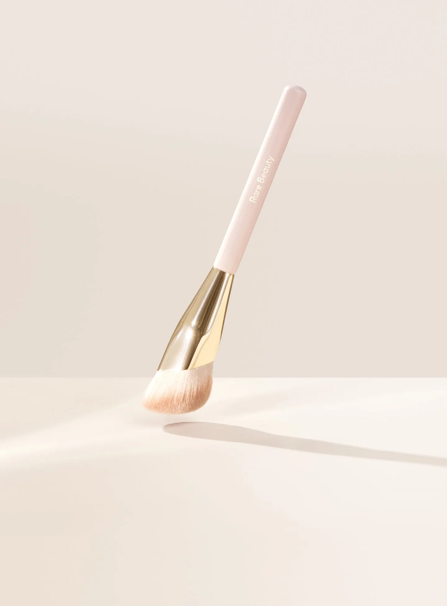 Liquid Touch Foundation Brush Rare Beauty