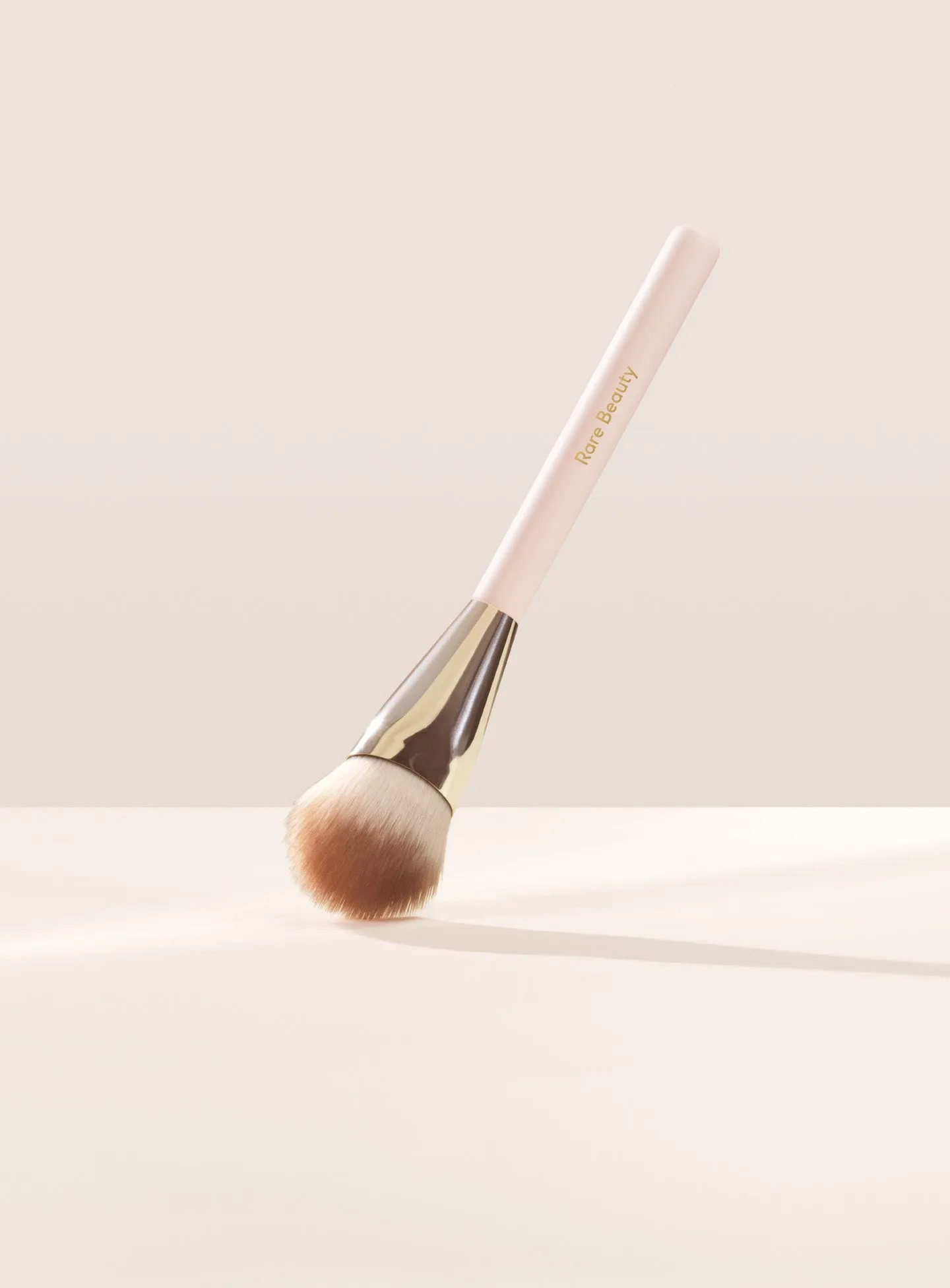 Soft Pinch Blush Brush Rare Beauty