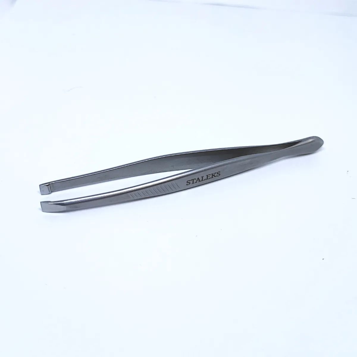 STALEKS Eyebrow tweezers P-01